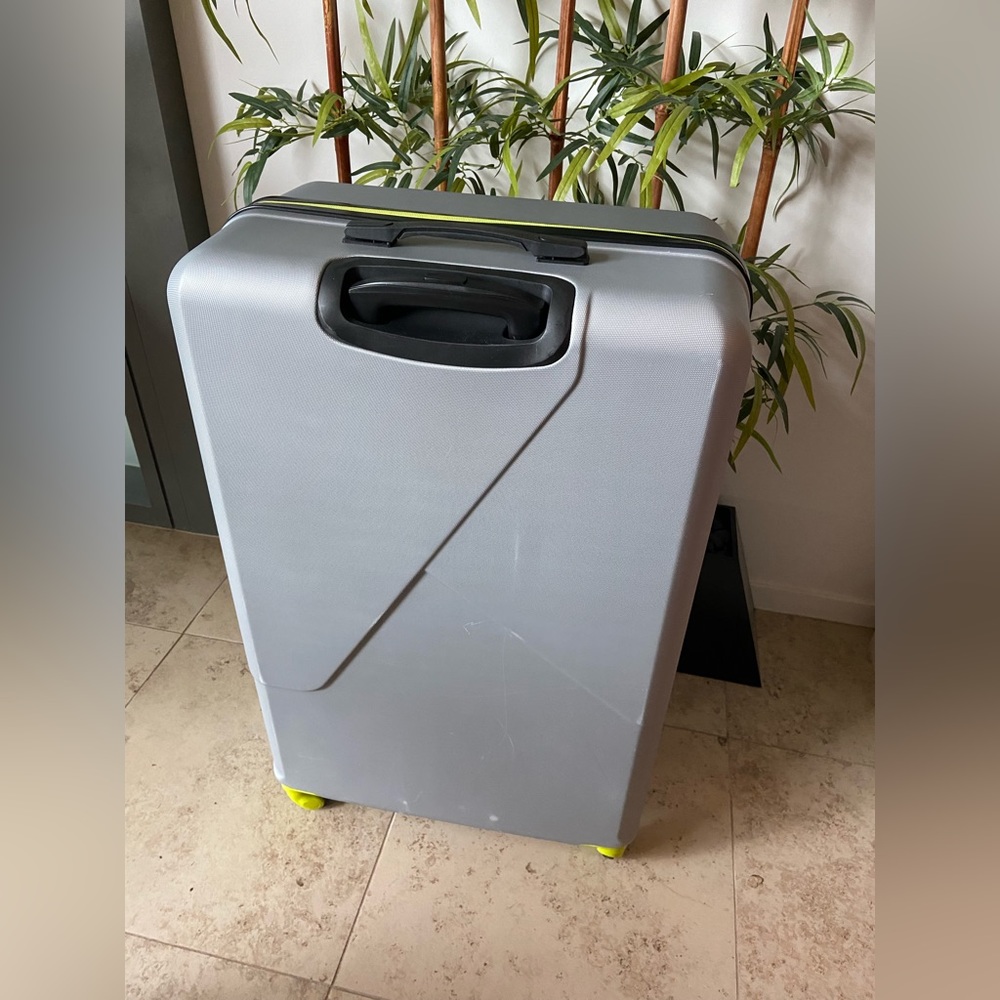 Spinner Luggage - Picture 3 of 12